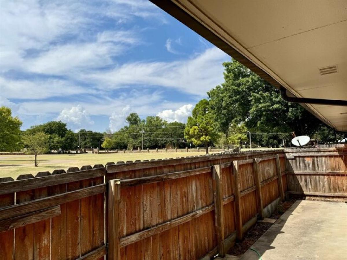 Picture of Home For Sale in Duncan, Oklahoma, United States