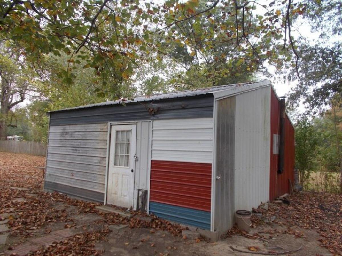 Picture of Home For Sale in Hollow Rock, Tennessee, United States