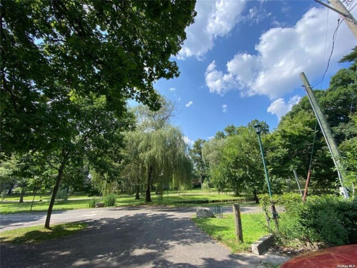 Picture of Home For Sale in Valley Stream, New York, United States