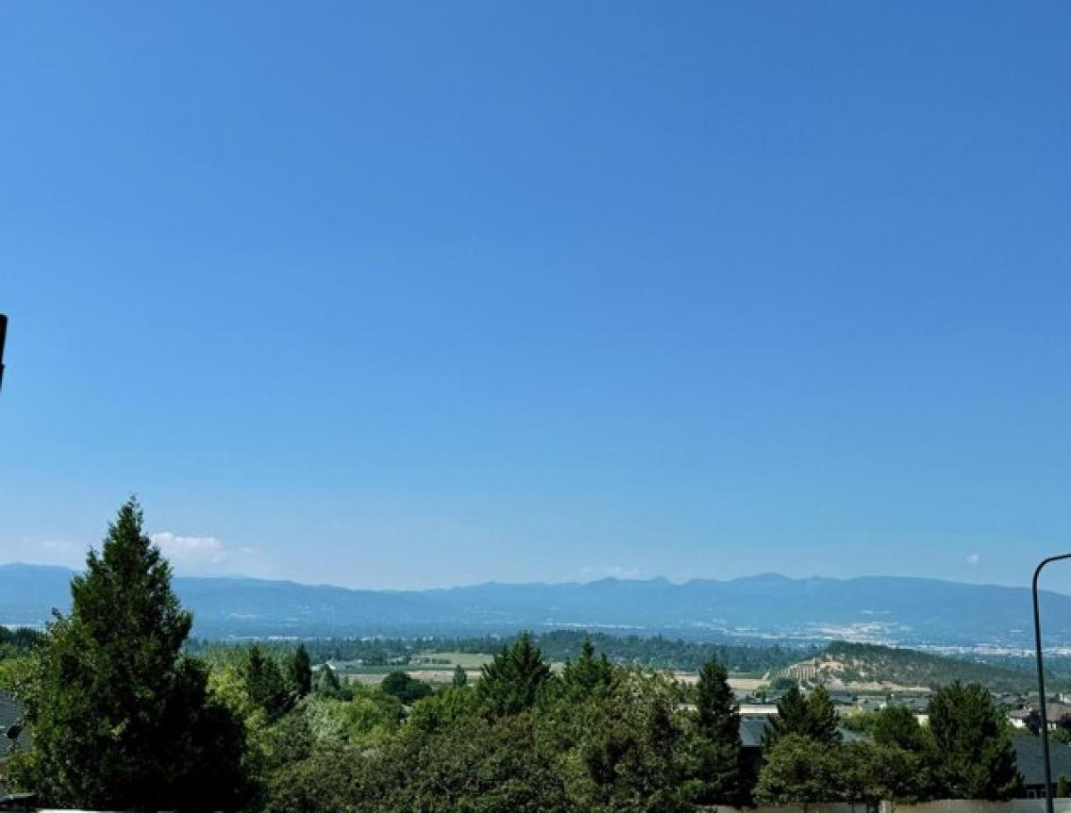 Picture of Home For Sale in Medford, Oregon, United States