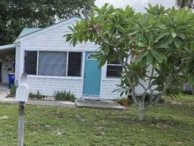 Home For Sale in Jensen Beach, Florida