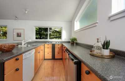 Home For Sale in Bainbridge Island, Washington