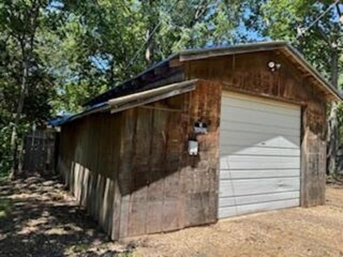 Picture of Home For Sale in Newton, Kansas, United States