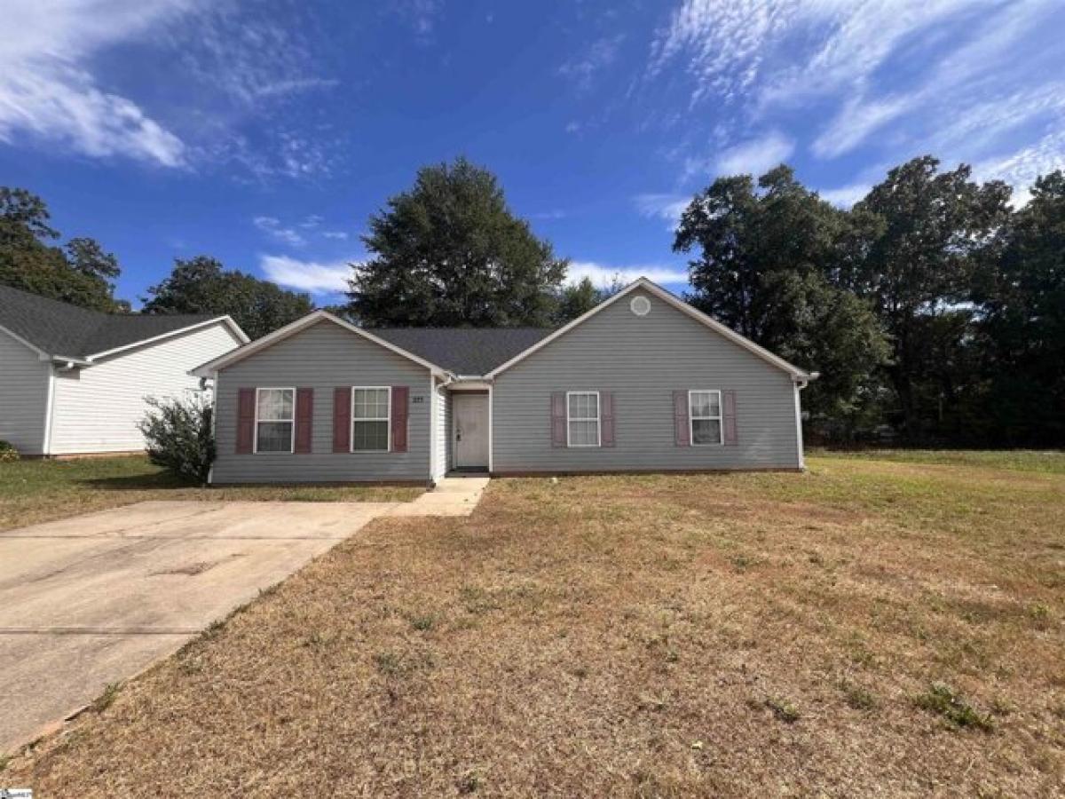 Picture of Home For Sale in Simpsonville, South Carolina, United States