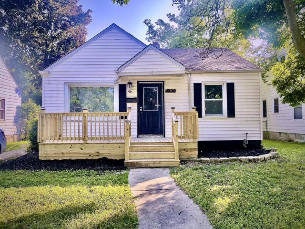 Picture of Home For Sale in Harper Woods, Michigan, United States