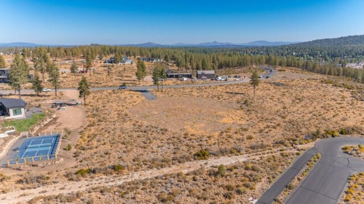 Picture of Residential Land For Sale in Bend, Oregon, United States