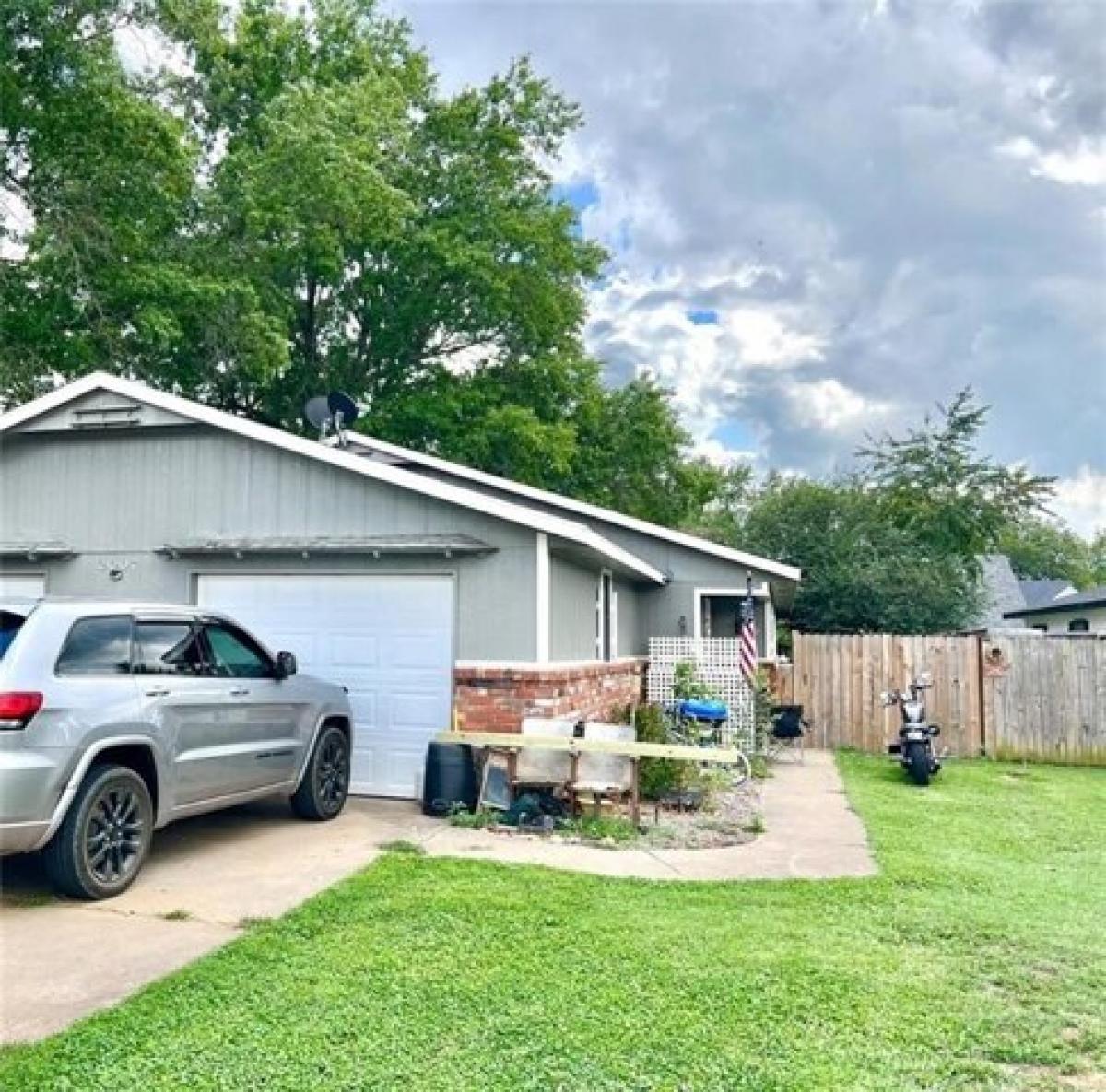 Picture of Home For Sale in Springdale, Arkansas, United States