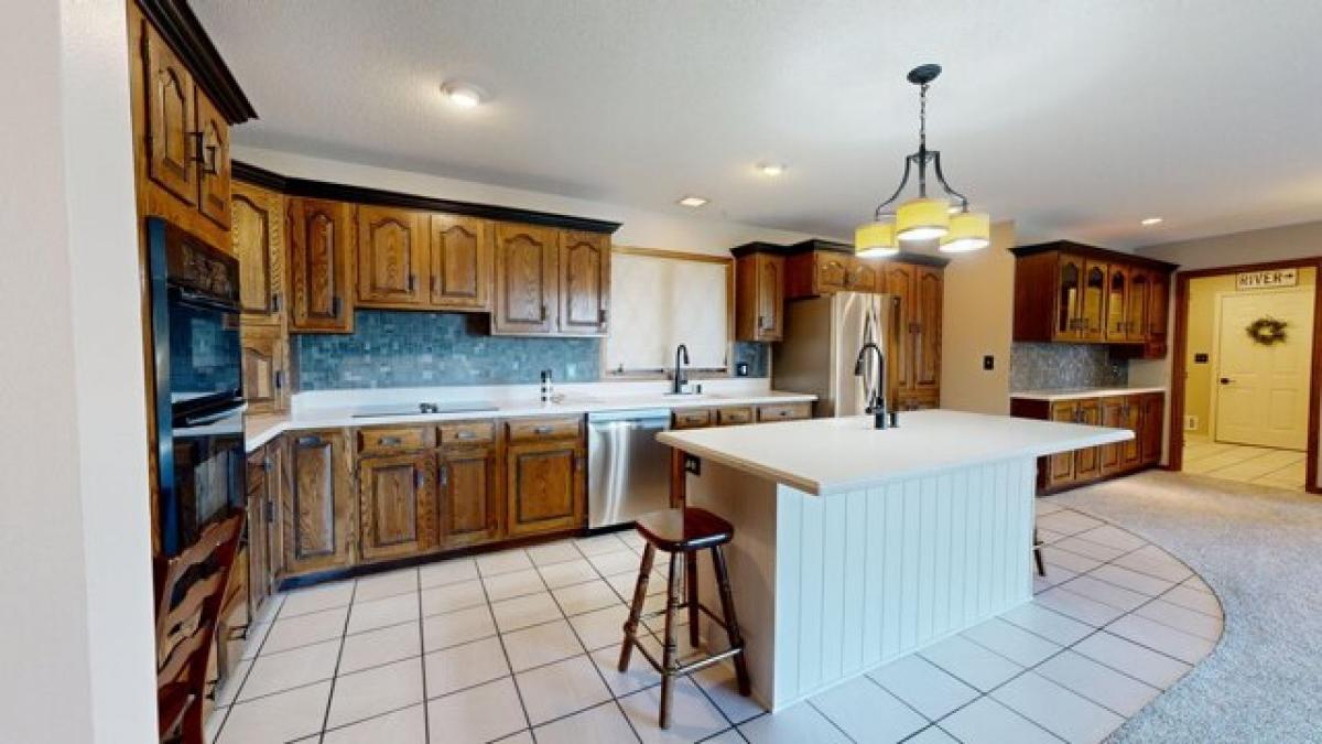 Picture of Home For Sale in Huron, South Dakota, United States