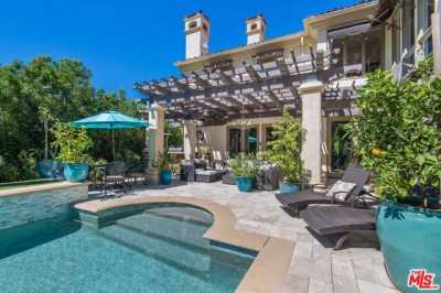 Home For Sale in Calabasas, California