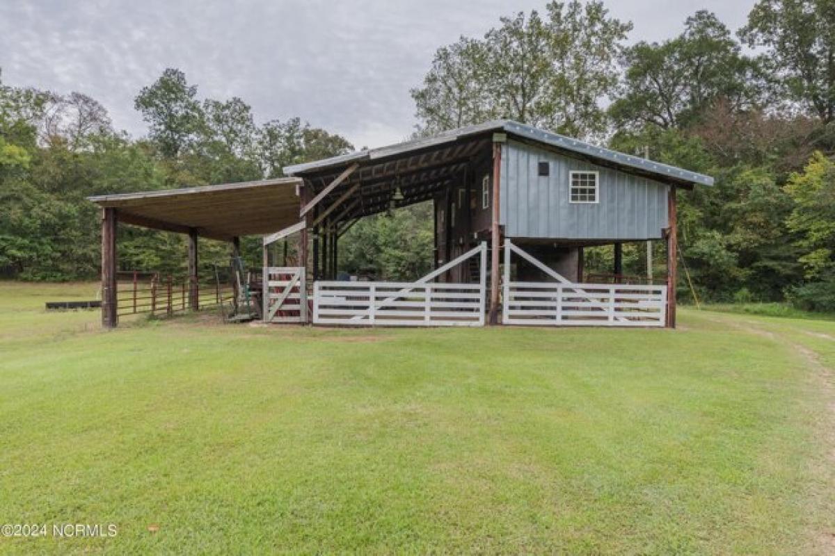 Picture of Residential Land For Sale in Jacksonville, North Carolina, United States