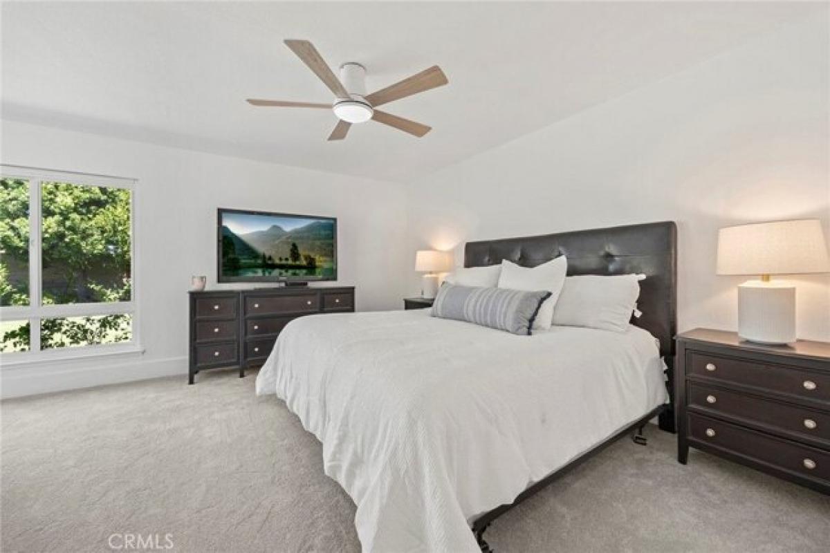 Picture of Home For Sale in Tustin, California, United States