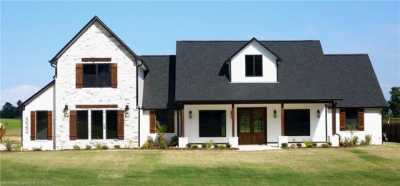 Home For Sale in Barling, Arkansas