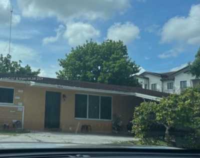 Home For Sale in Miami Gardens, Florida