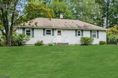 Home For Sale in East Hanover, New Jersey