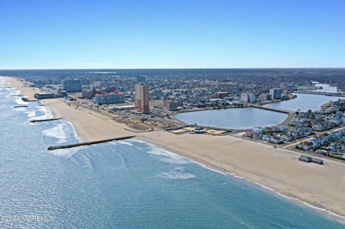 Picture of Home For Sale in Asbury Park, New Jersey, United States