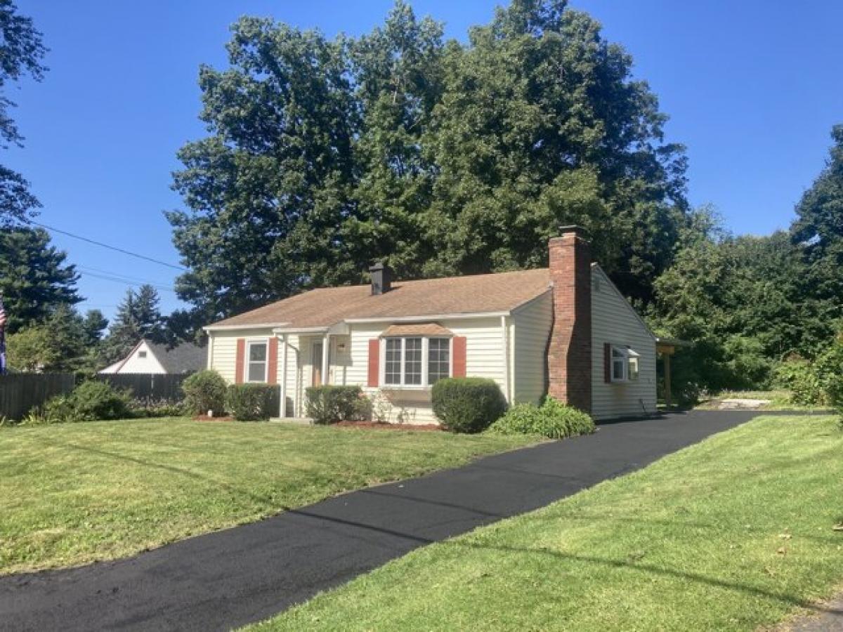 Picture of Home For Sale in Wallingford, Connecticut, United States