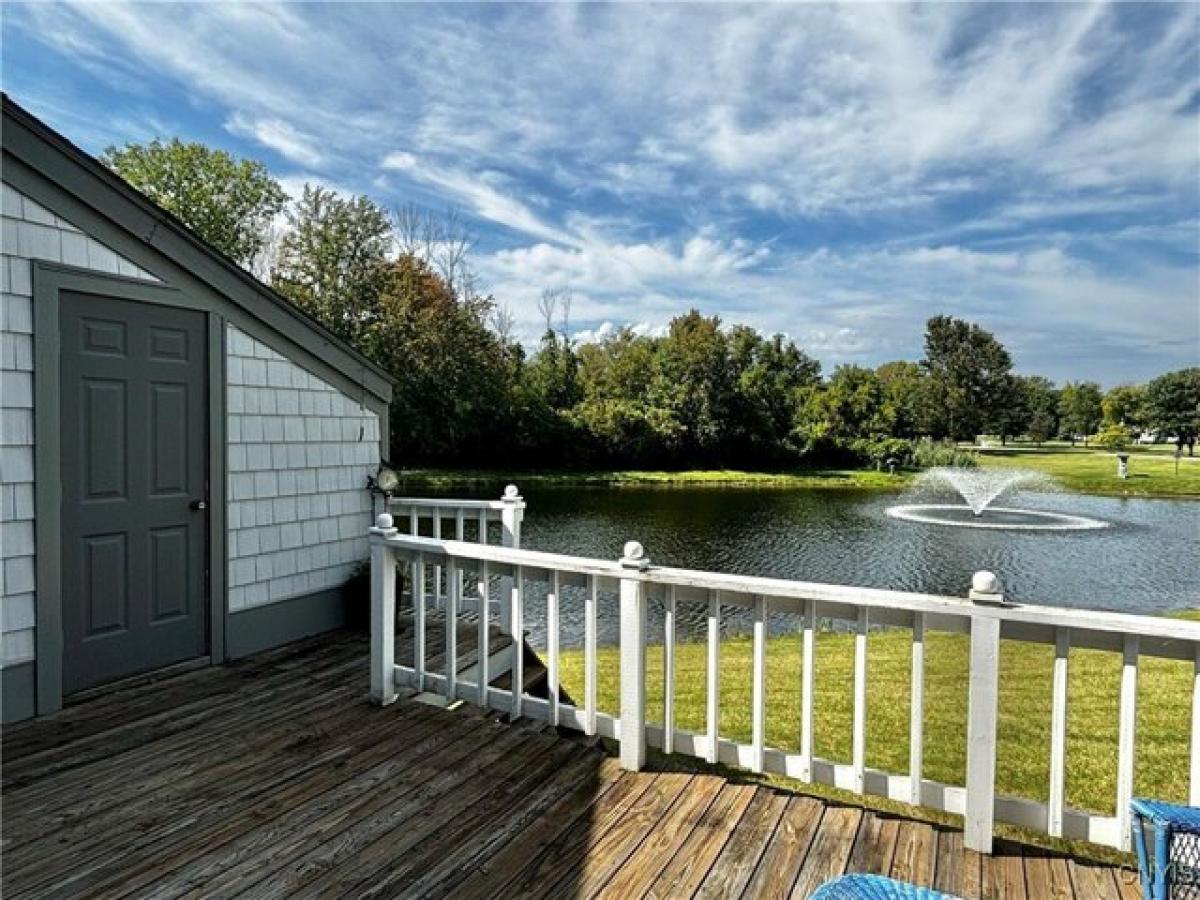 Picture of Home For Sale in East Syracuse, New York, United States