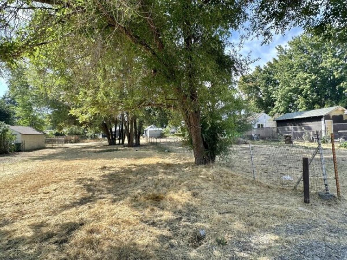 Picture of Residential Land For Sale in Klamath Falls, Oregon, United States