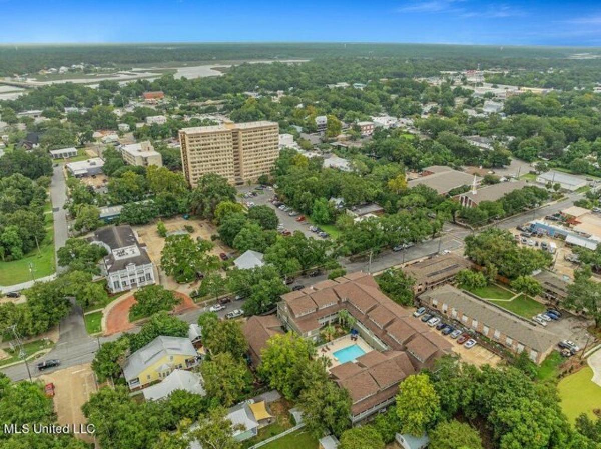 Picture of Home For Sale in Ocean Springs, Mississippi, United States