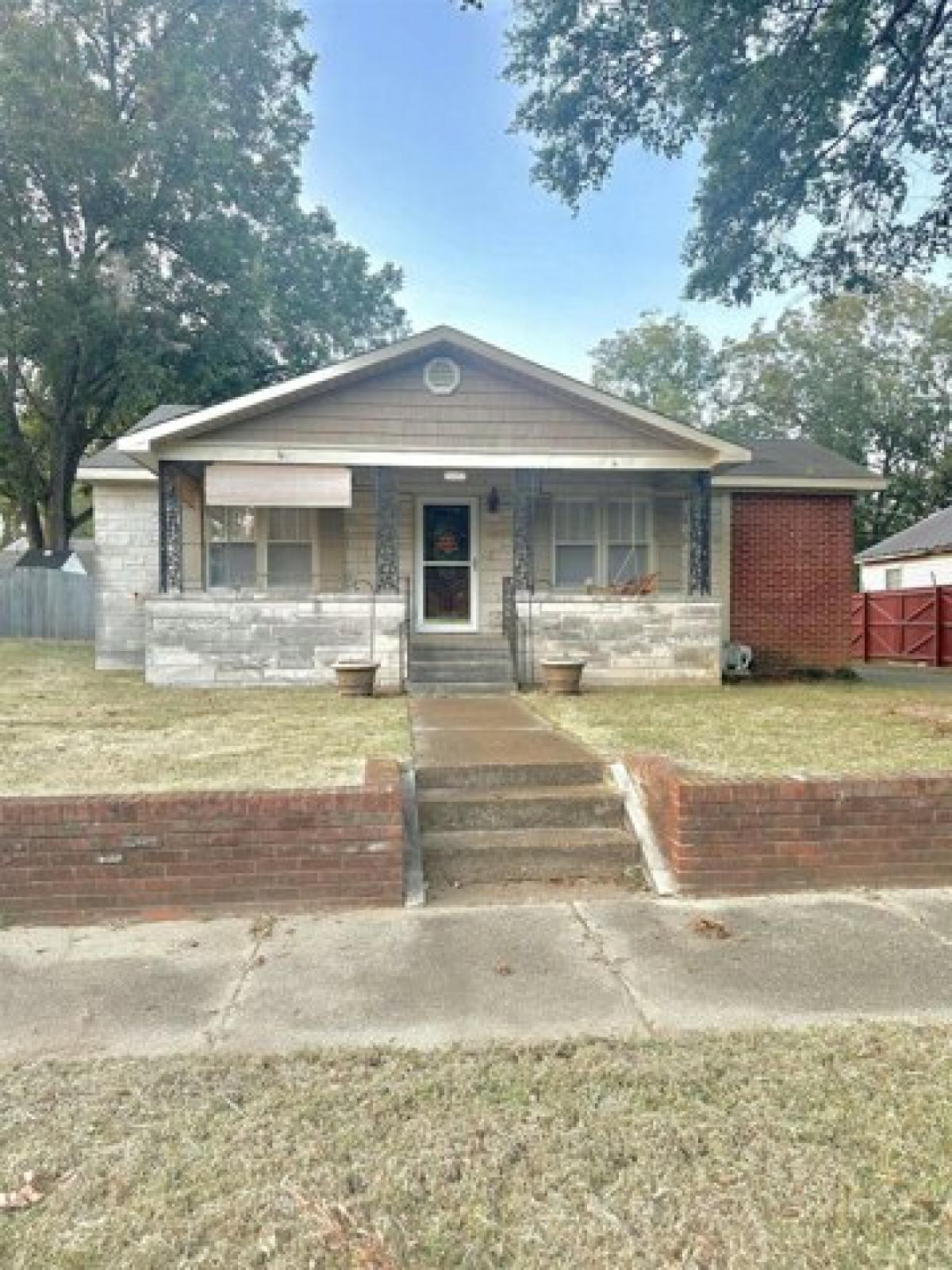 Picture of Home For Sale in Tuscumbia, Alabama, United States