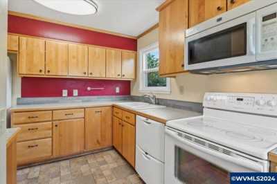 Home For Sale in Albany, Oregon