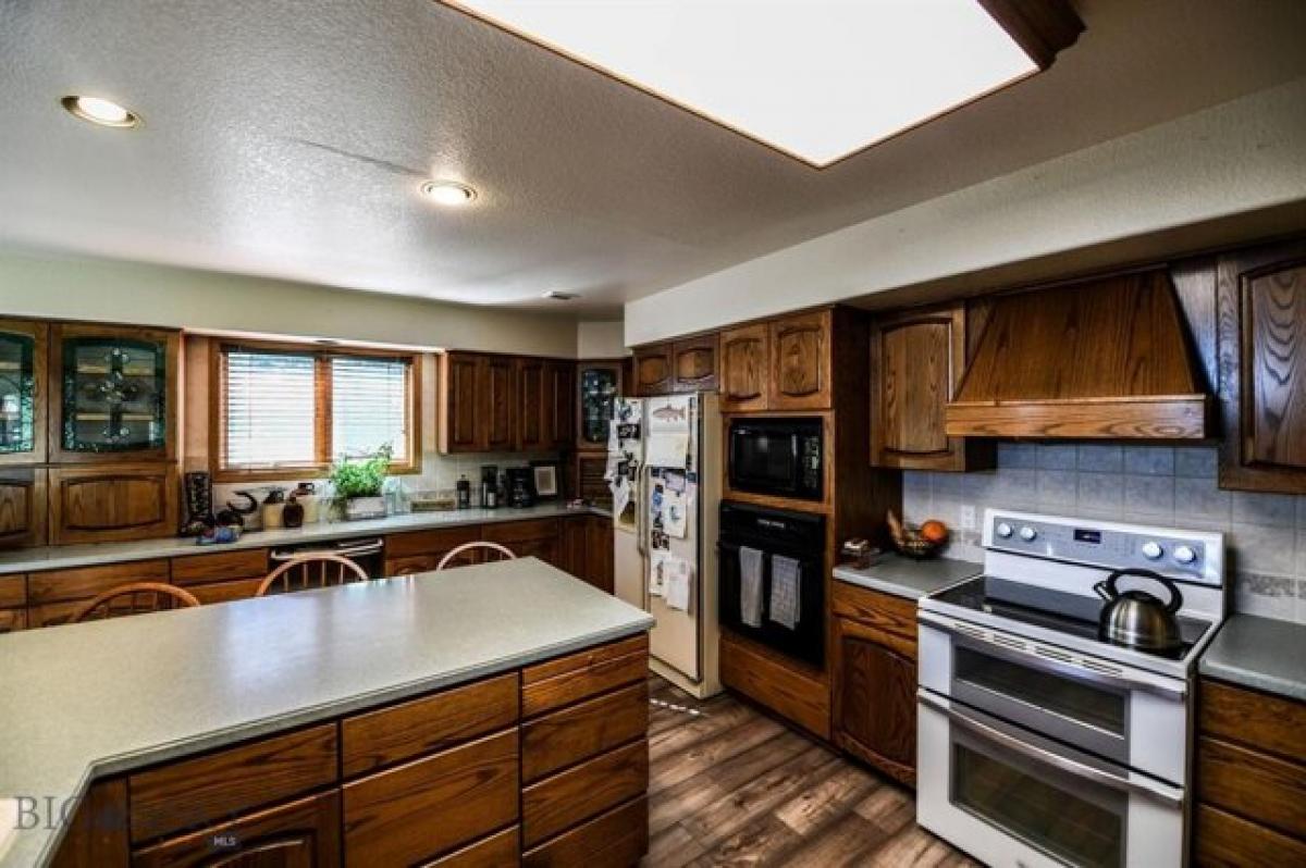 Picture of Home For Sale in Dillon, Montana, United States