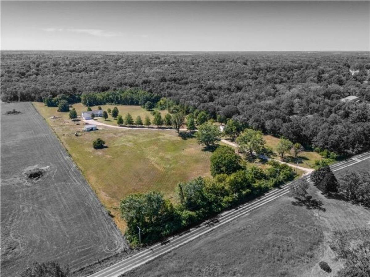 Picture of Home For Sale in Warrensburg, Missouri, United States