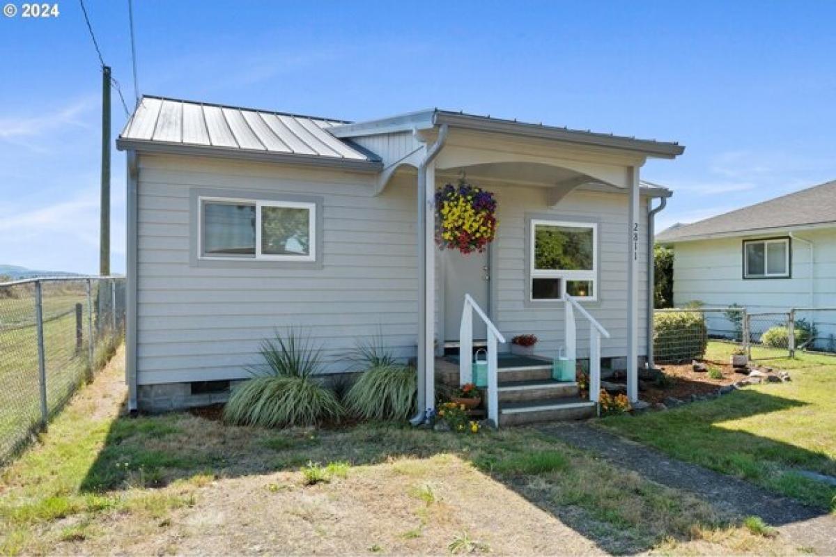 Picture of Home For Sale in Tillamook, Oregon, United States