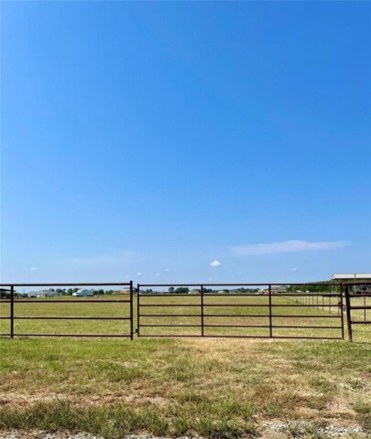 Picture of Residential Land For Sale in Wills Point, Texas, United States