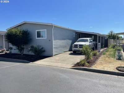 Home For Sale in Newberg, Oregon