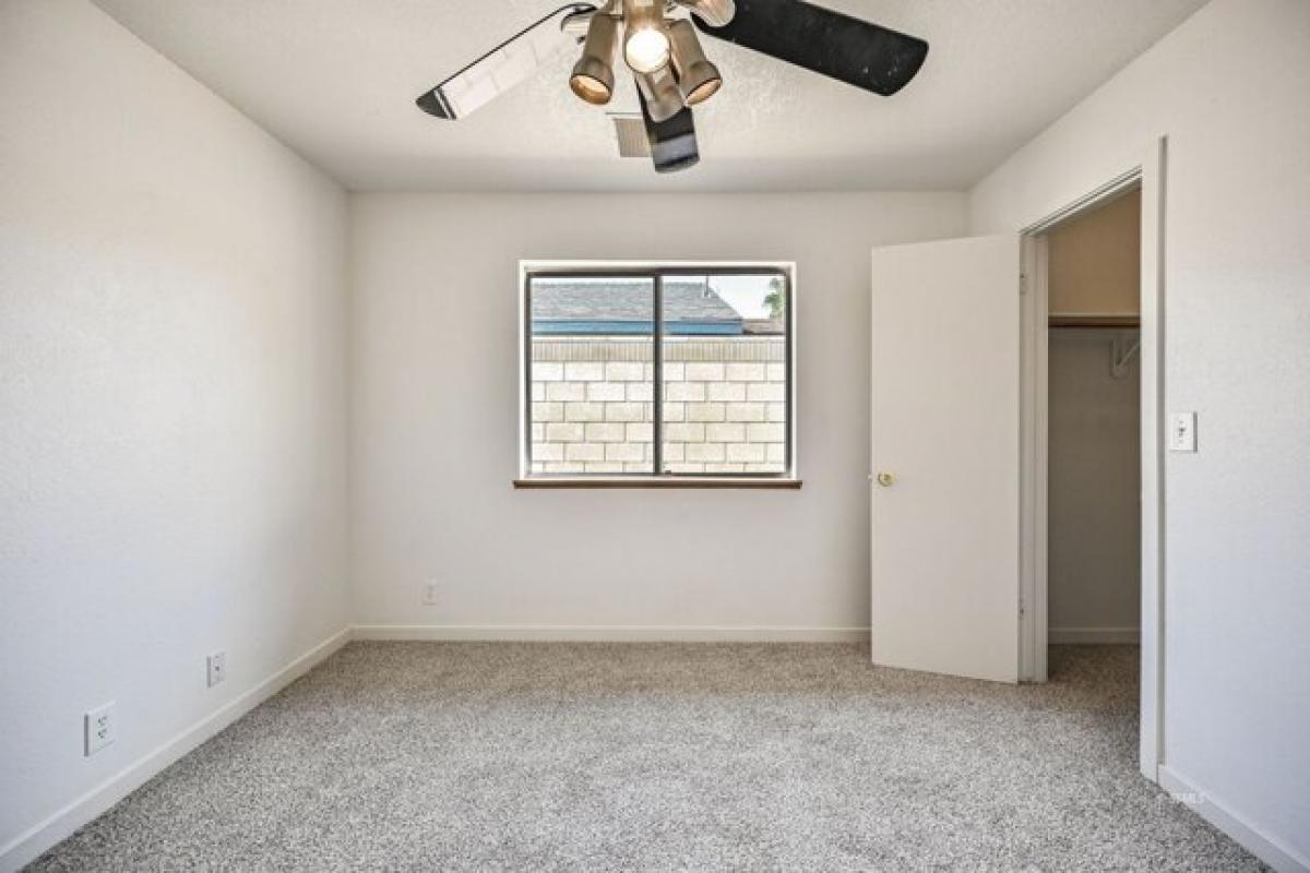 Picture of Home For Sale in Ridgecrest, California, United States