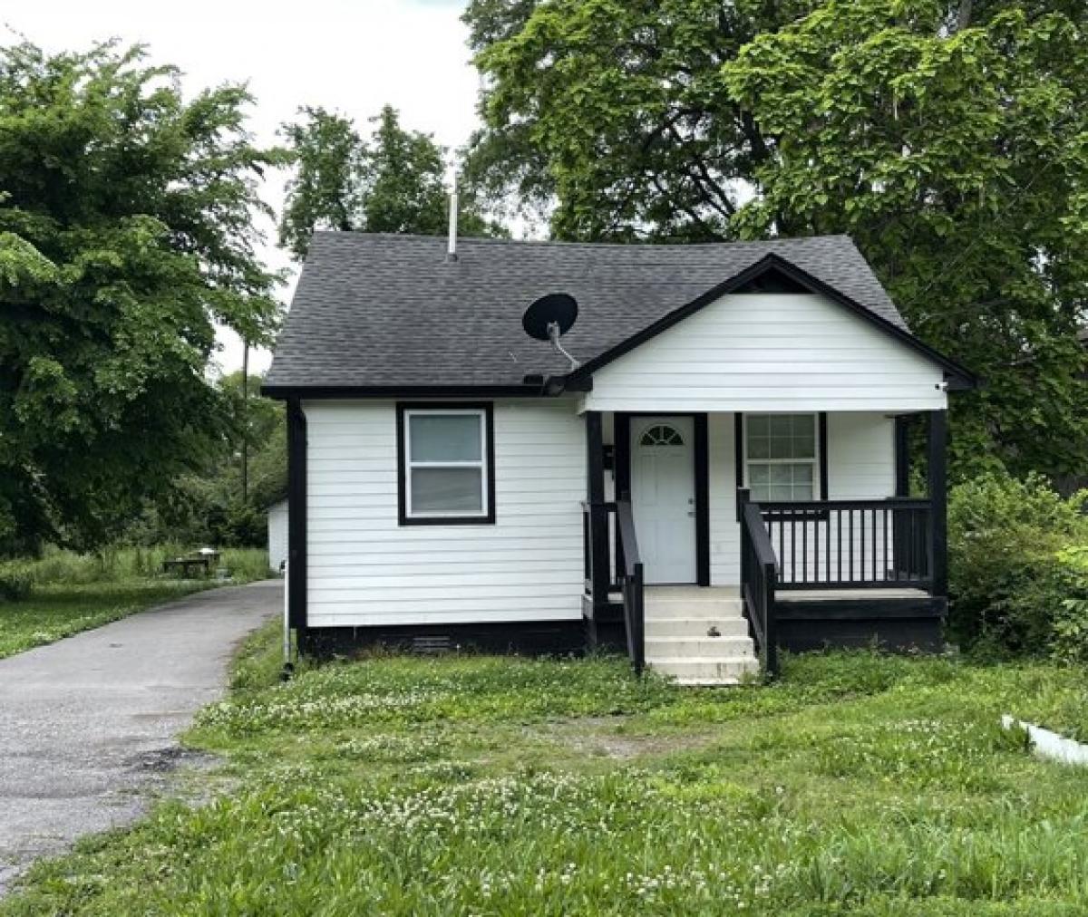 Picture of Home For Sale in Madison, Tennessee, United States