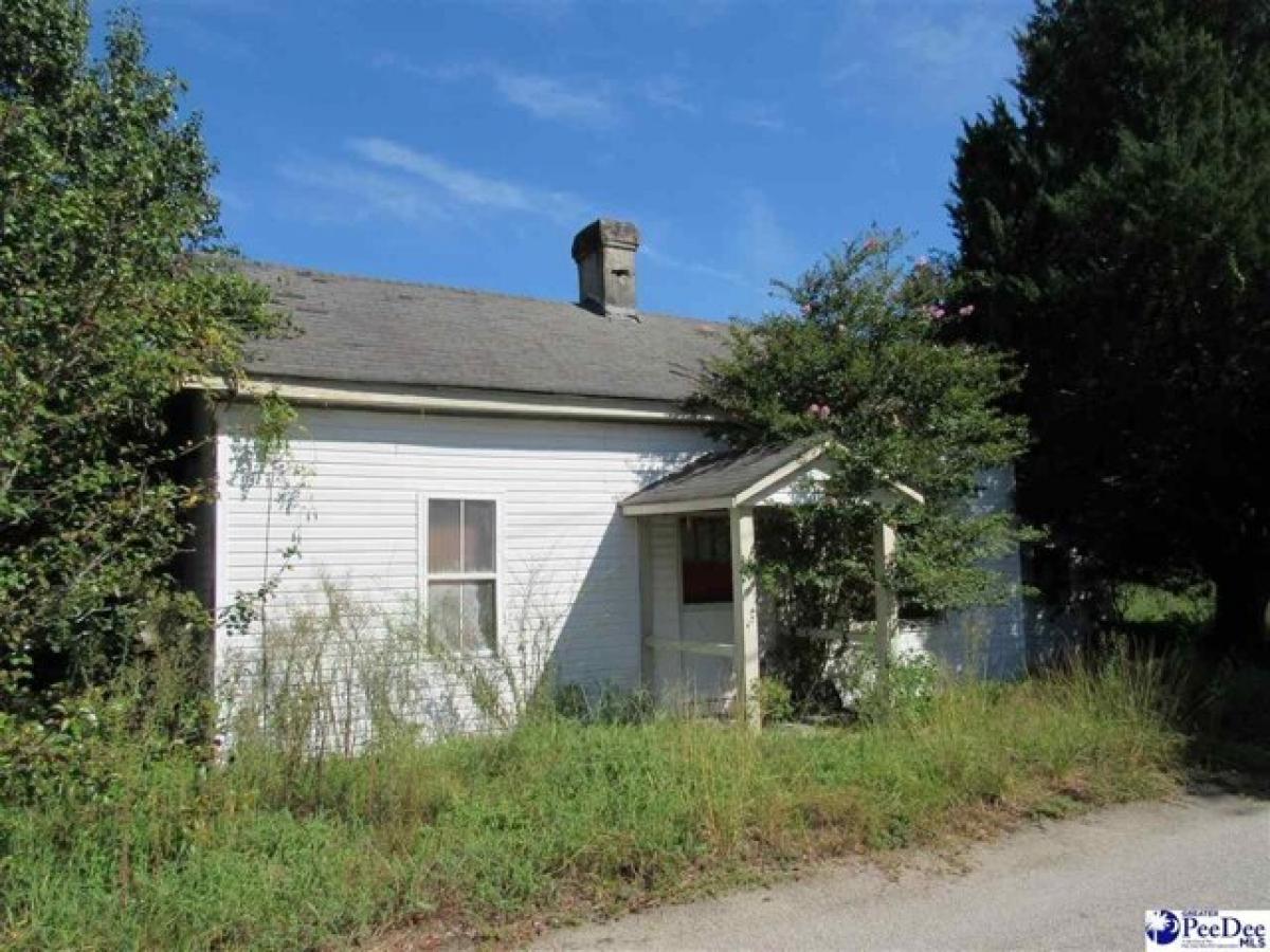 Picture of Home For Sale in Darlington, South Carolina, United States