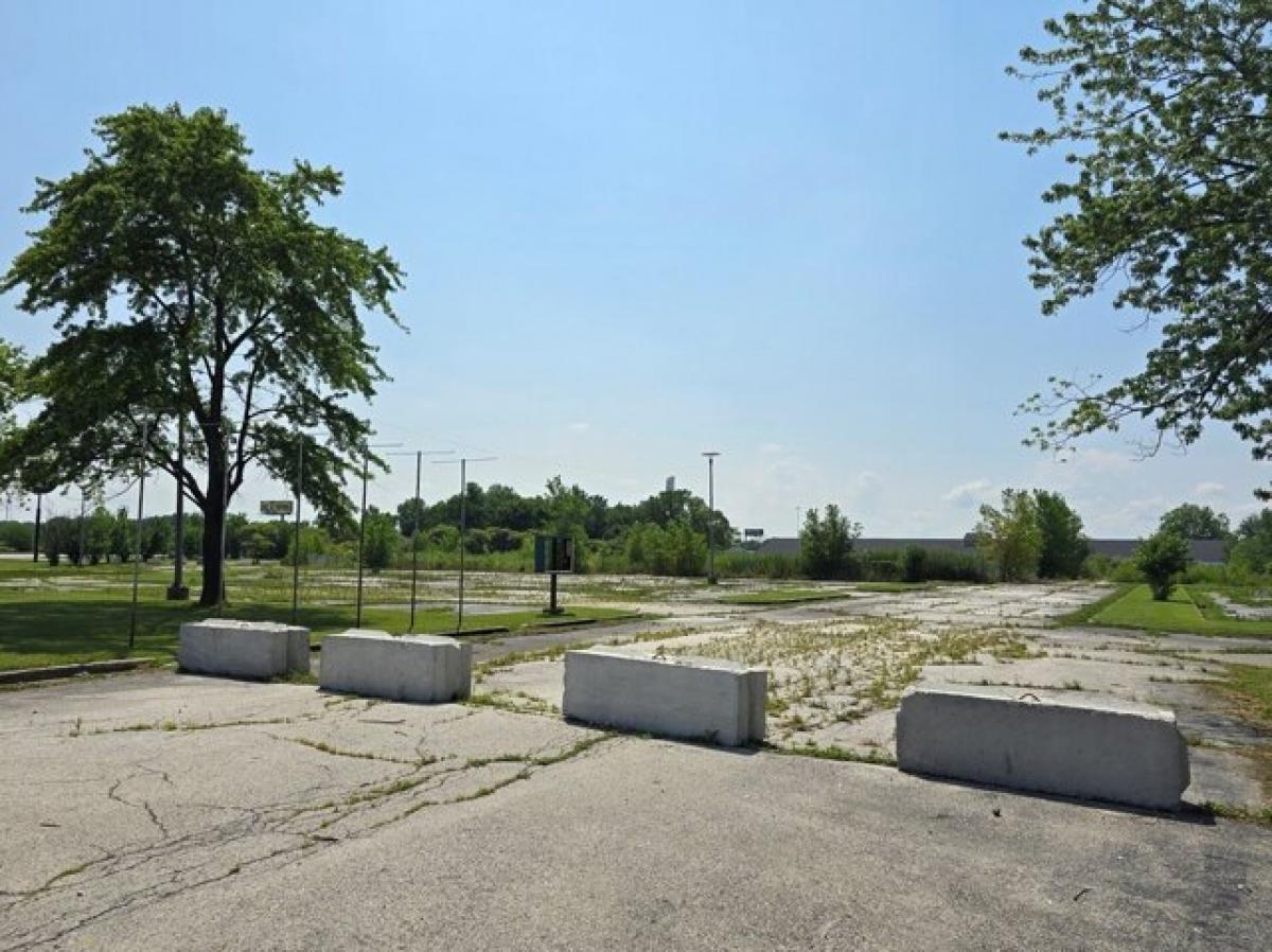 Picture of Residential Land For Sale in Harvey, Illinois, United States