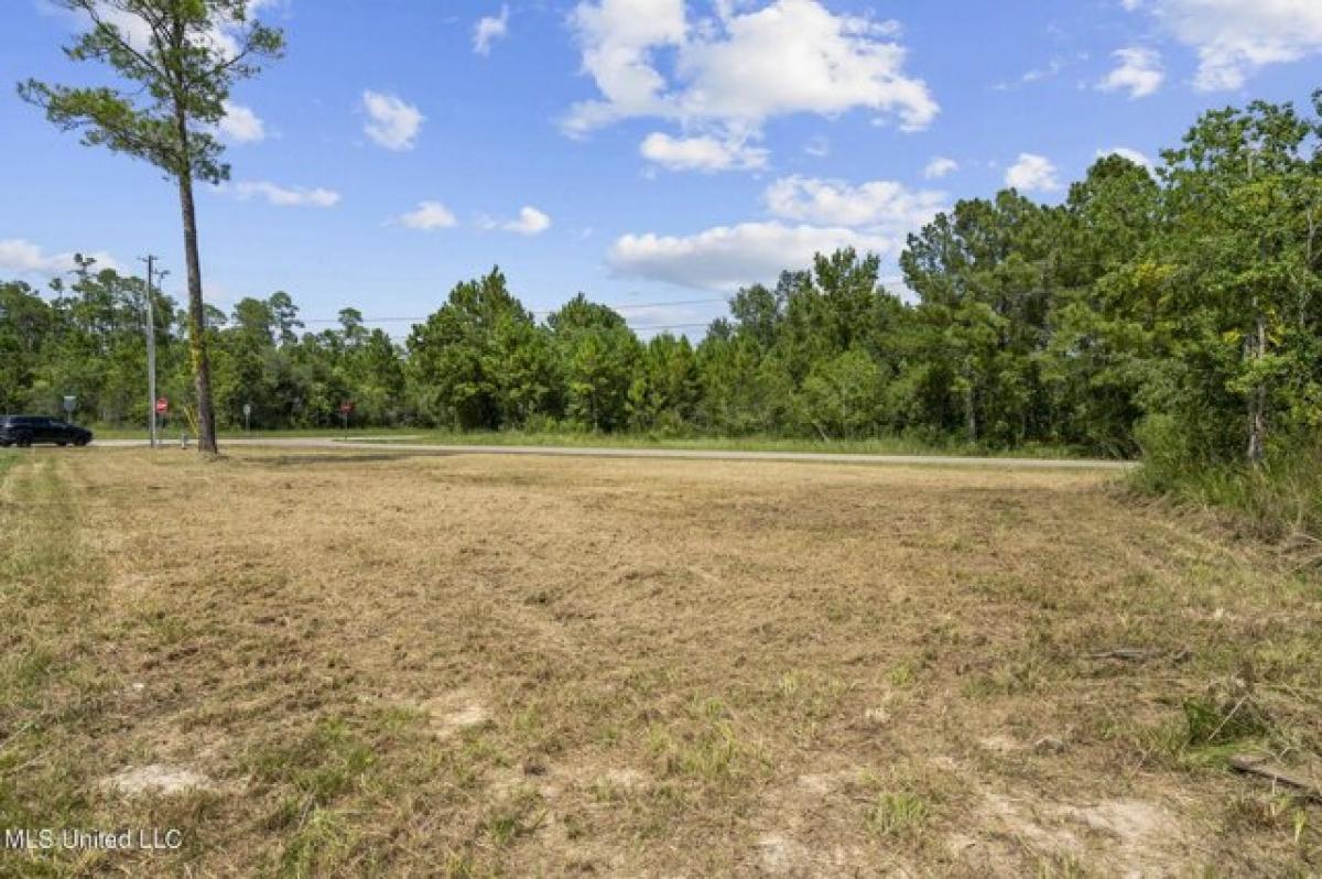 Picture of Residential Land For Sale in Diamondhead, Mississippi, United States