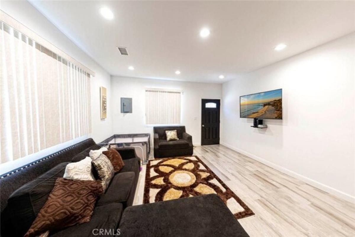 Picture of Home For Sale in Granada Hills, California, United States