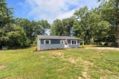 Home For Sale in Lyndhurst, Virginia