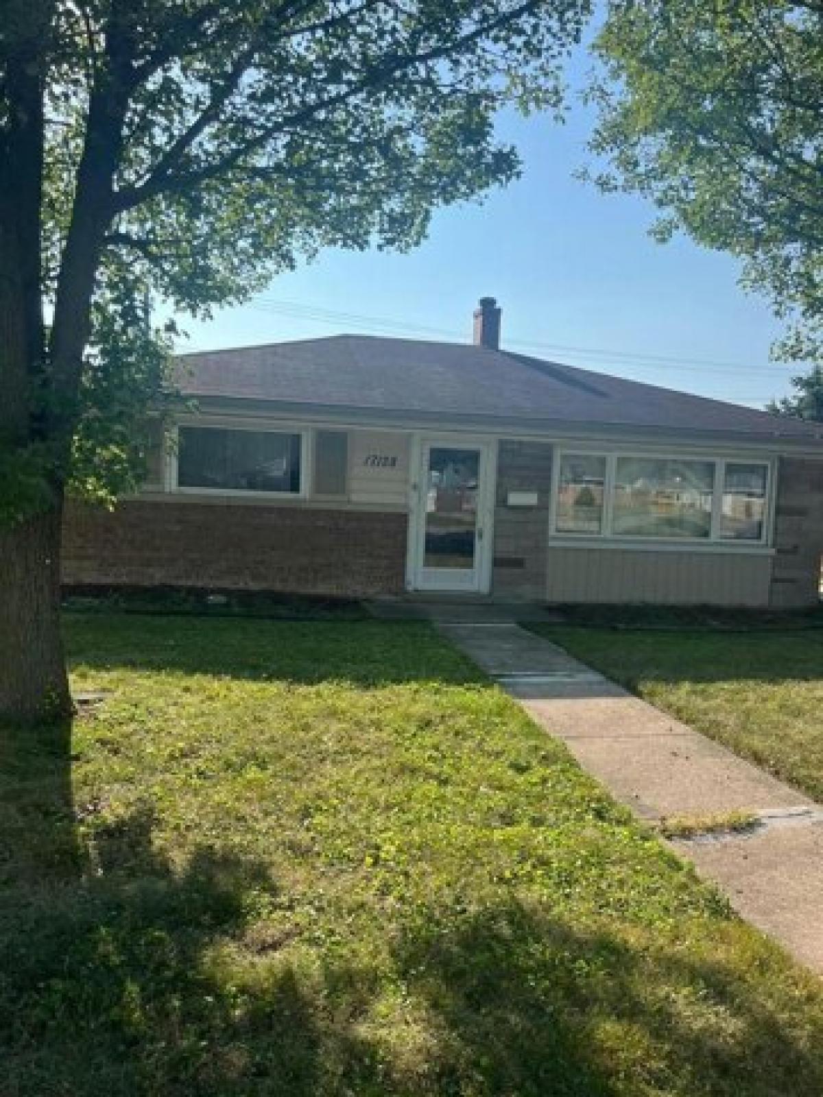 Picture of Home For Sale in Lansing, Illinois, United States