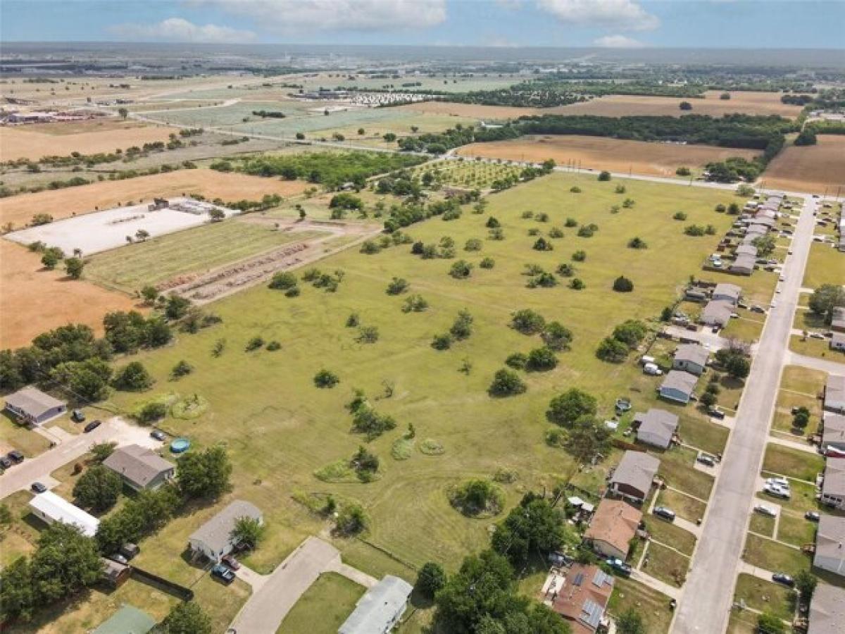 Picture of Residential Land For Sale in Cleburne, Texas, United States