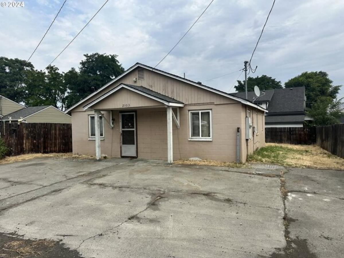 Picture of Home For Sale in The Dalles, Oregon, United States