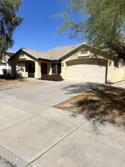 Home For Sale in Goodyear, Arizona