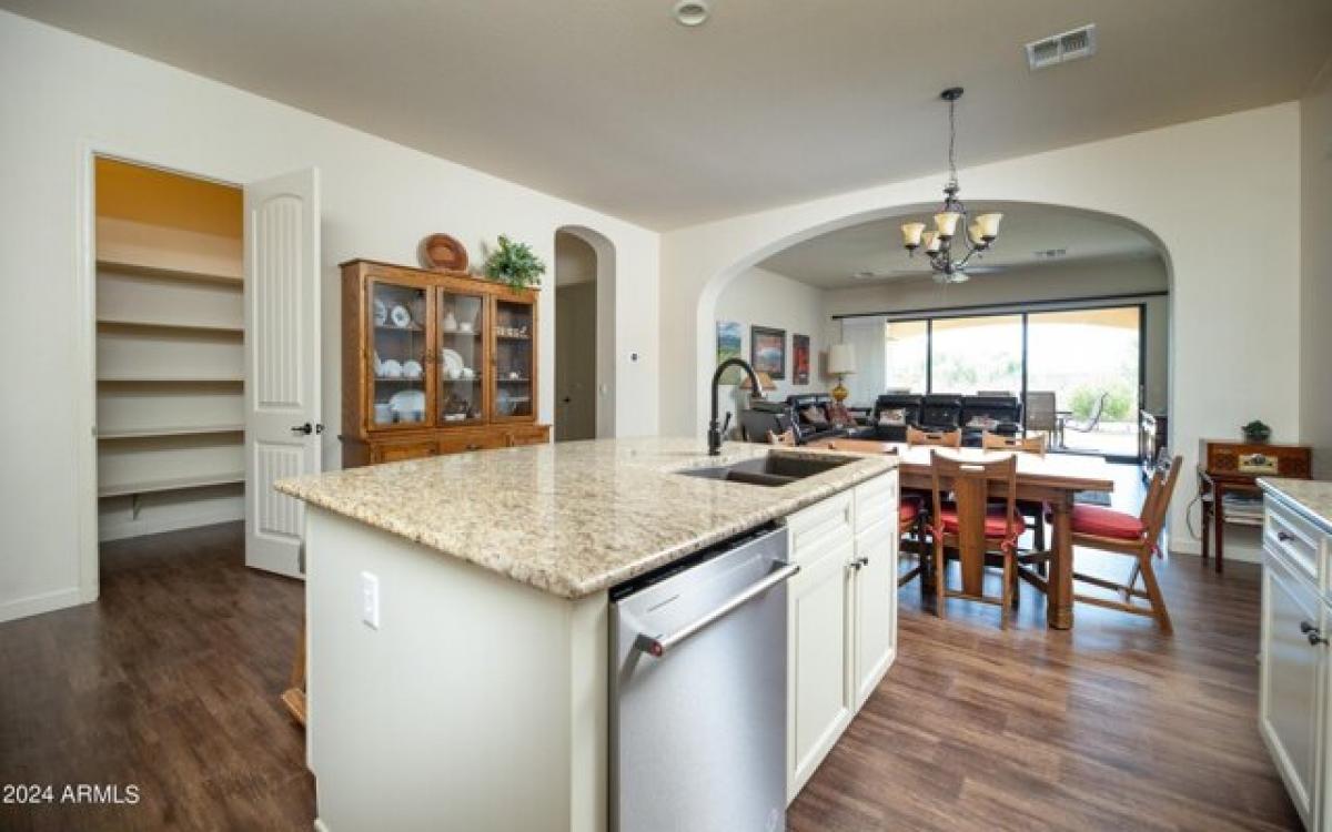 Picture of Home For Sale in Mesa, Arizona, United States