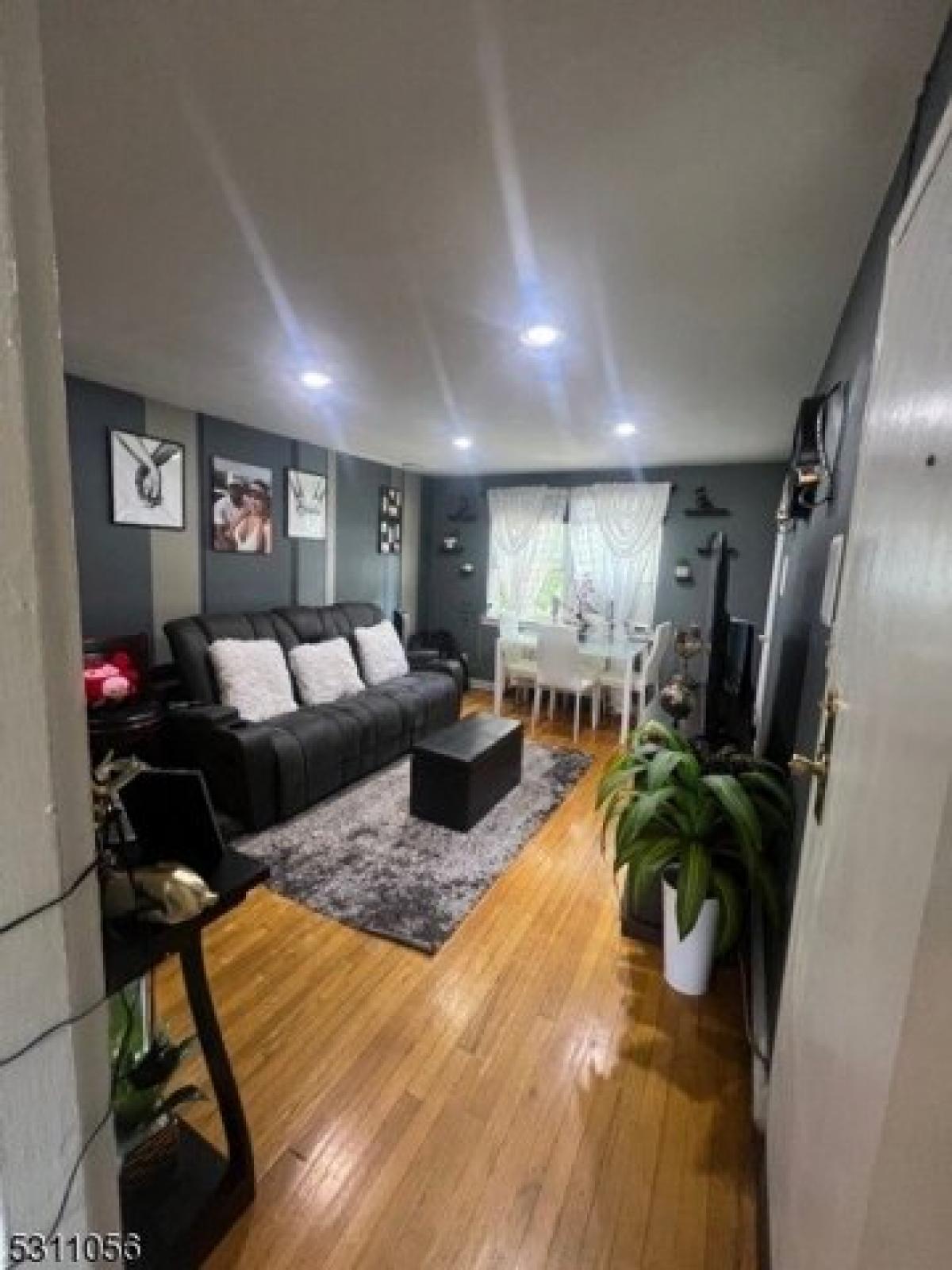 Picture of Apartment For Rent in Roselle, New Jersey, United States