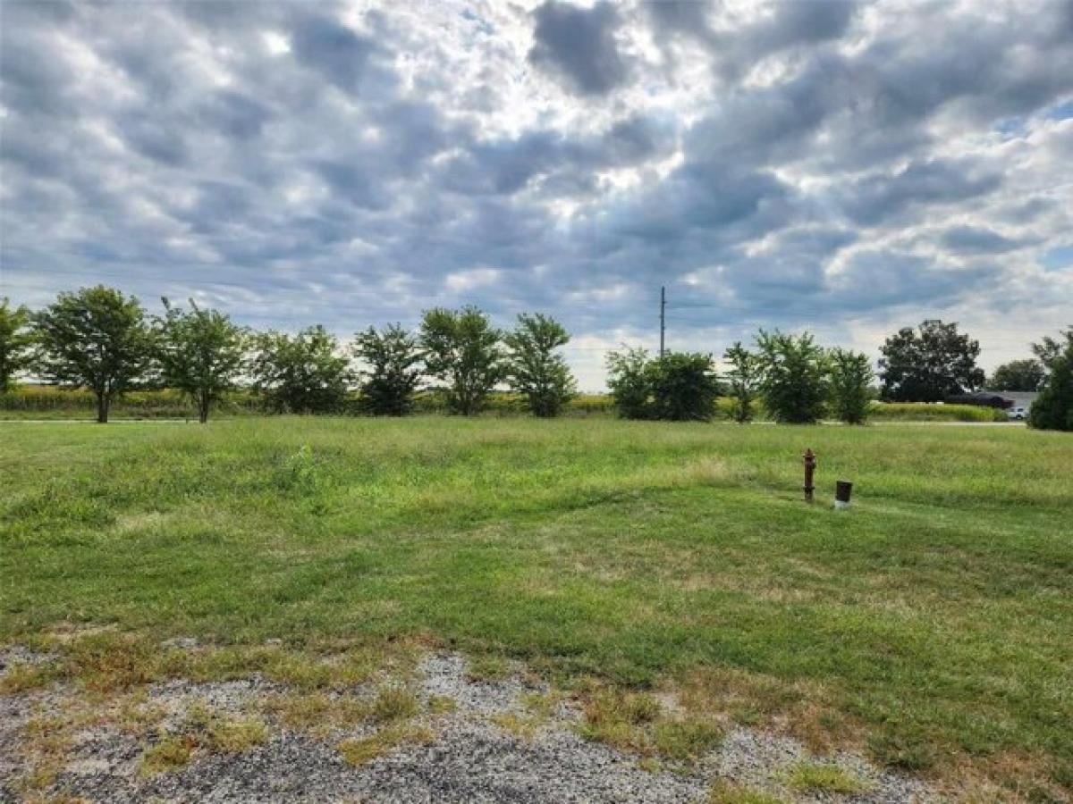 Picture of Residential Land For Sale in Breese, Illinois, United States