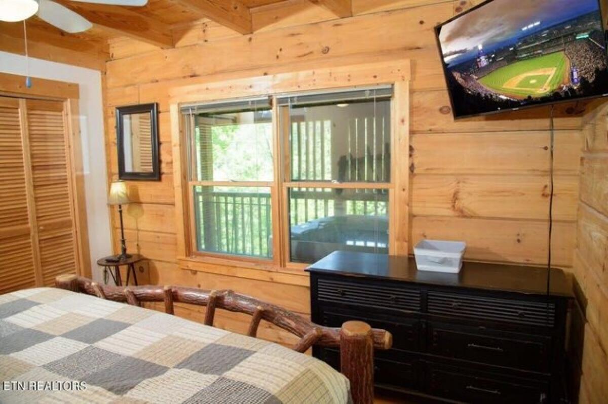 Picture of Home For Sale in Gatlinburg, Tennessee, United States