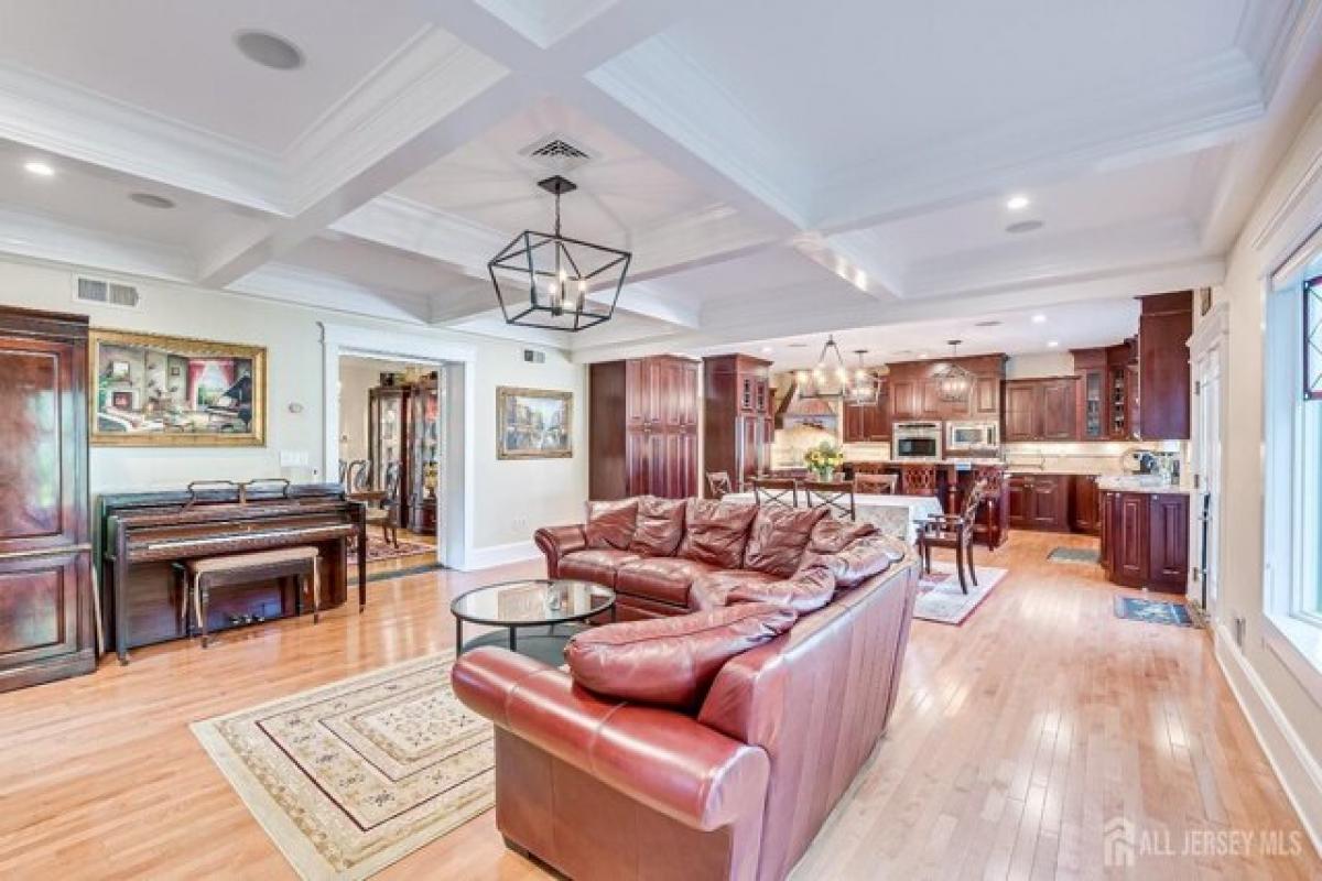 Picture of Home For Sale in Metuchen, New Jersey, United States