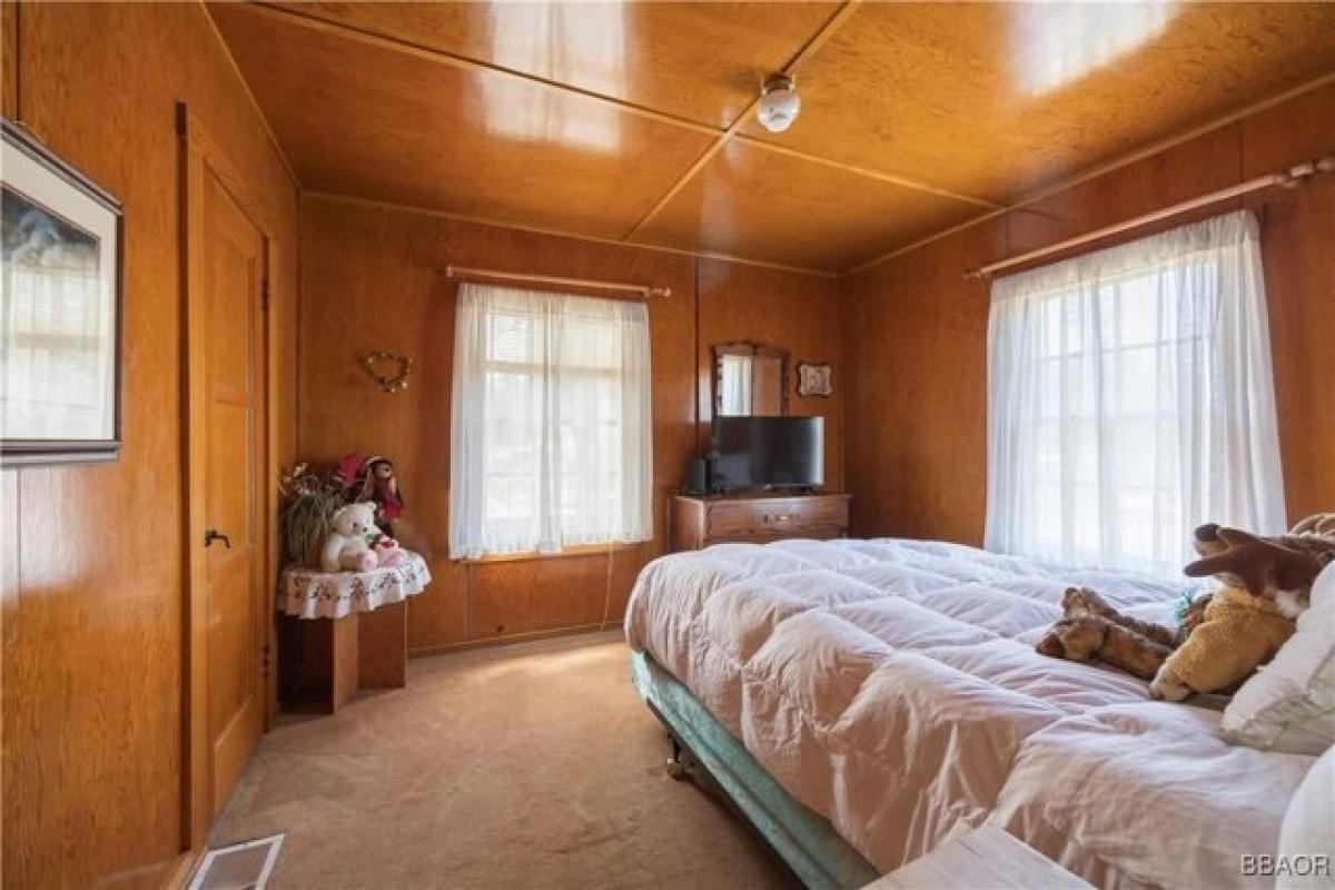 Picture of Home For Sale in Big Bear City, California, United States