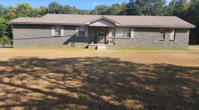 Home For Sale in Oakland, Tennessee