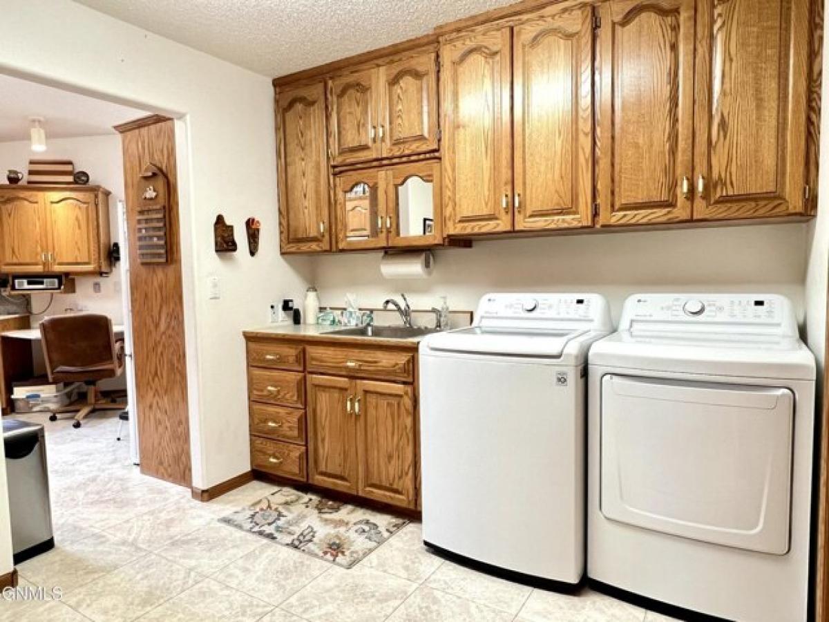 Picture of Home For Sale in Valley City, North Dakota, United States