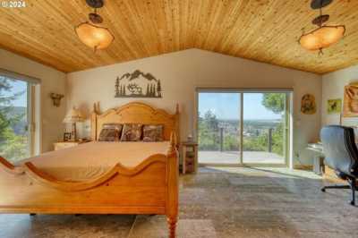 Home For Sale in Lakeside, Oregon